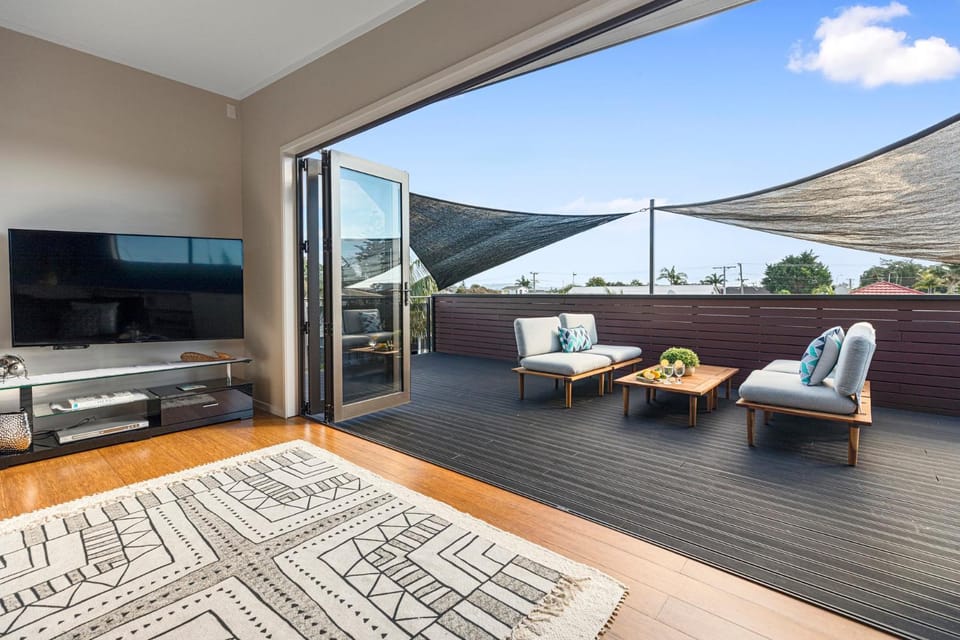 Maranui BeachSide Retreat - Mt Maunganui Home House in Bay Of Plenty