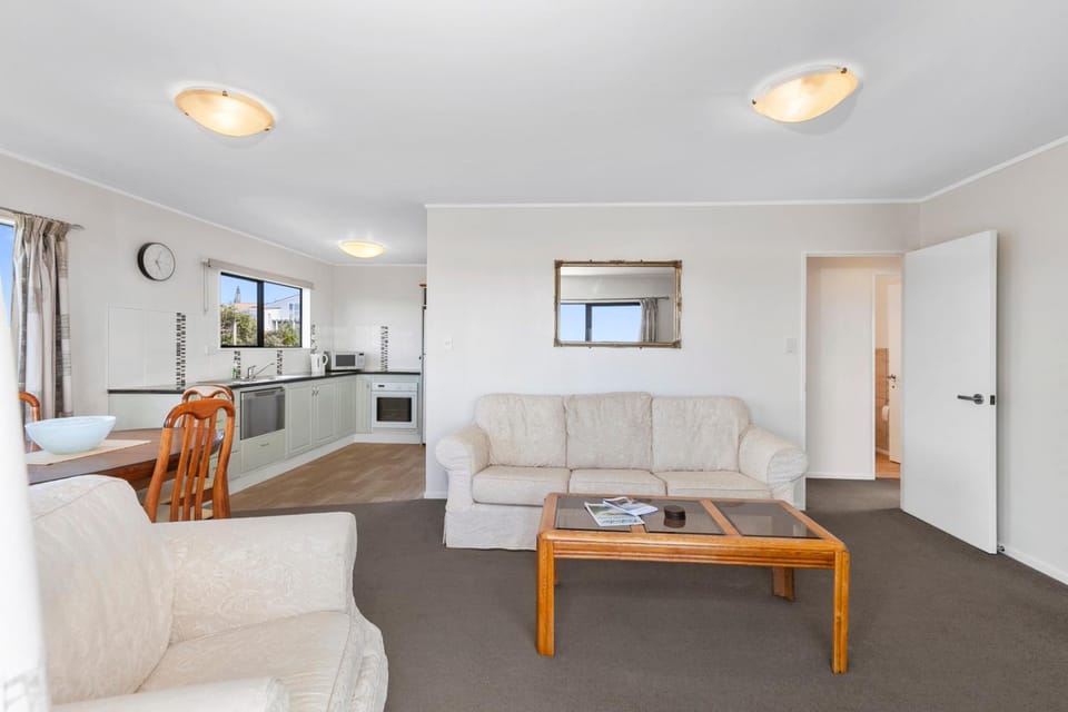 Snells Seaside Bach - Snells Beach Holiday Home House in Auckland Region
