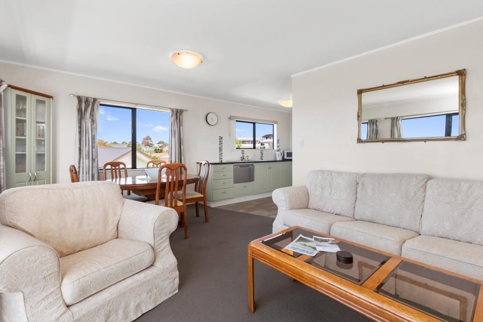 Snells Seaside Bach - Snells Beach Holiday Home House in Auckland Region
