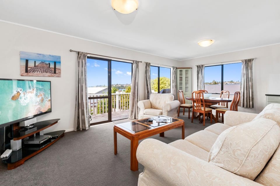 Snells Seaside Bach - Snells Beach Holiday Home House in Auckland Region