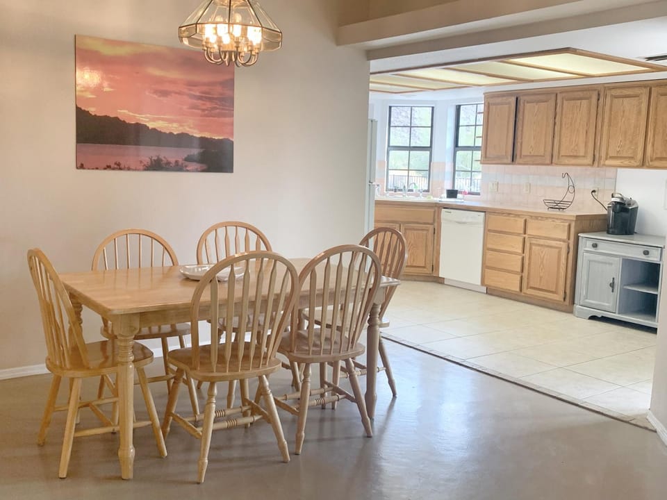 Desert Backdrop with Firepit Pets and Nature Access Villa in Lake Havasu City