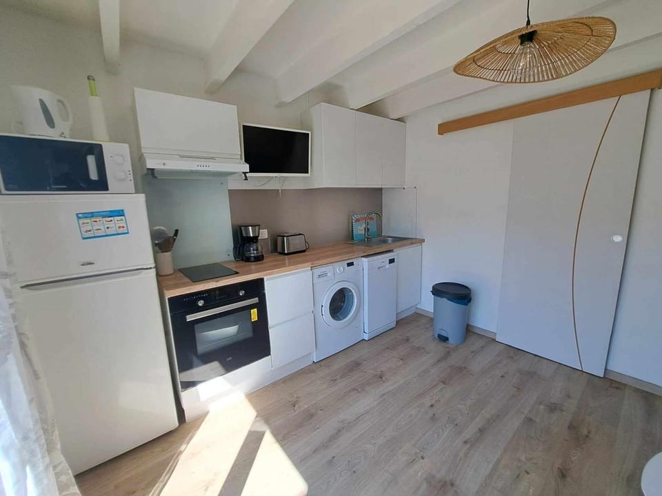 Charmante maison 2 pièces cabine 6 personnes, proche mer et étang, terrasse avec BBQ - FR-1-326-752 Cabin in Agde