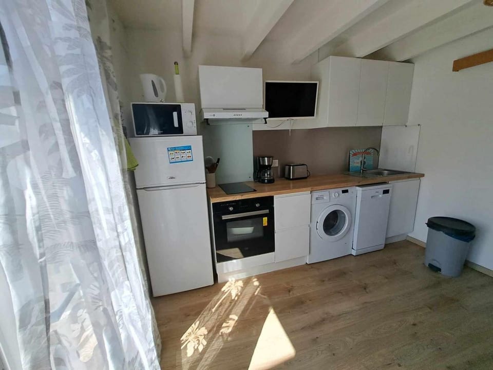 Charmante maison 2 pièces cabine 6 personnes, proche mer et étang, terrasse avec BBQ - FR-1-326-752 Cabin in Agde