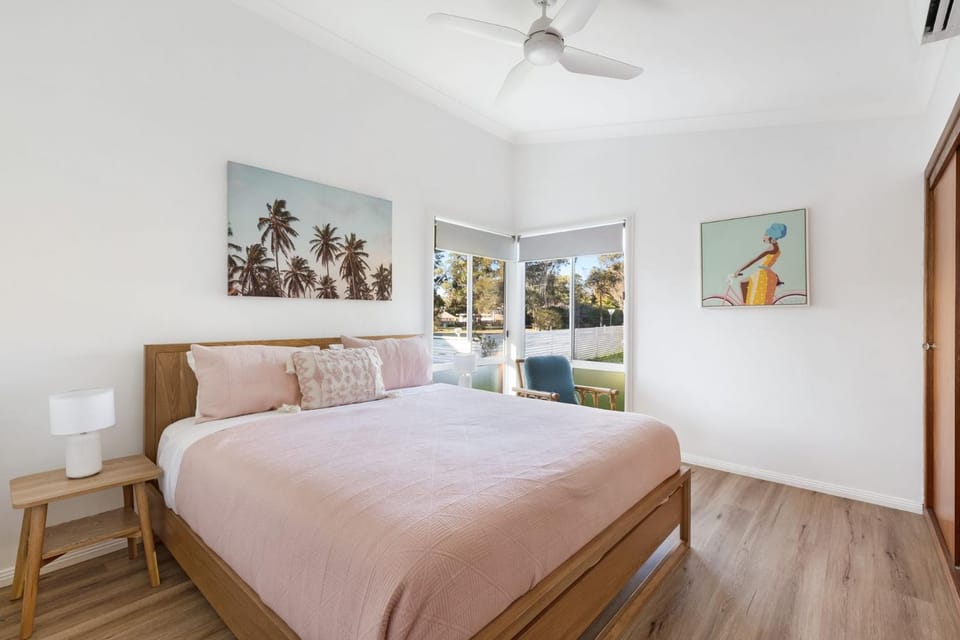 Golden Sands Pet Friendly 2 Mins Walk to Beach House in Culburra Beach