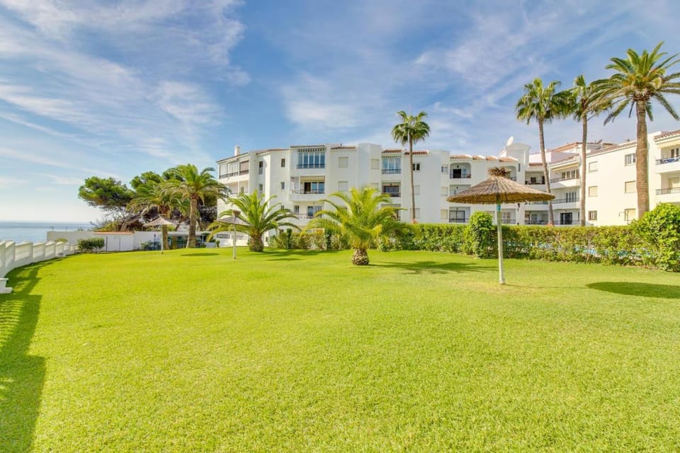 Property building, Natural landscape, Garden, Garden view, Sea view