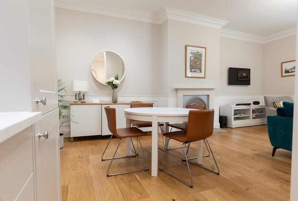 SWALEDALE, OLD SCHOOL ROOMS - Luxury Apartment in Richmond, North Yorkshire Apartment in England