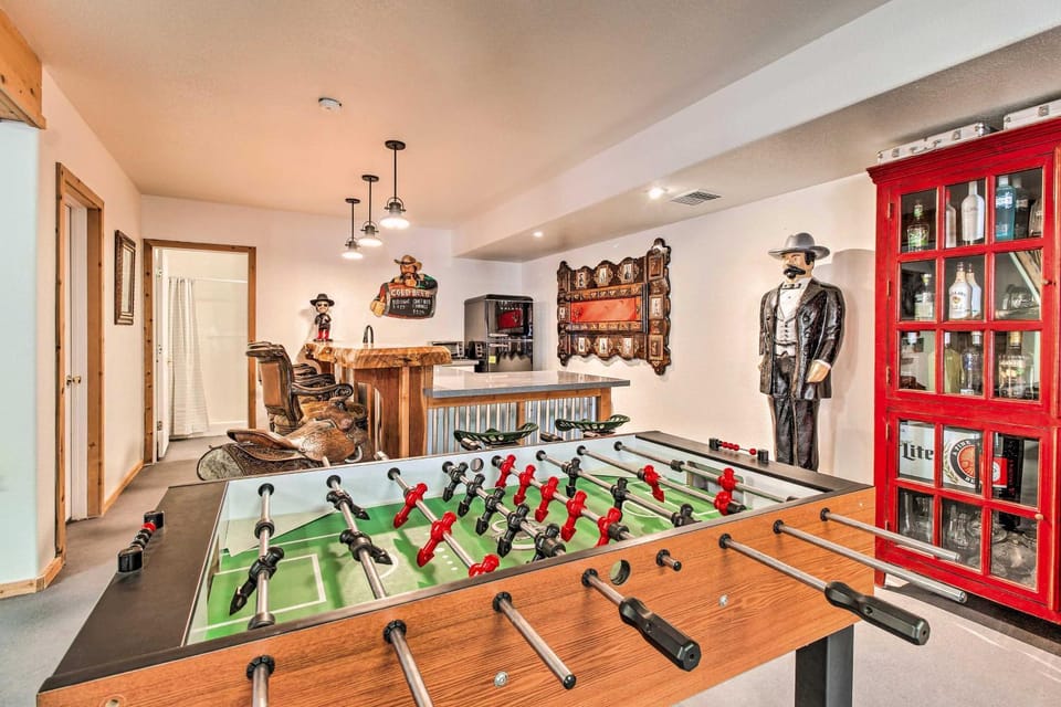 Family Game Room: Spacious Overgaard Cabin Cabin in Heber-Overgaard
