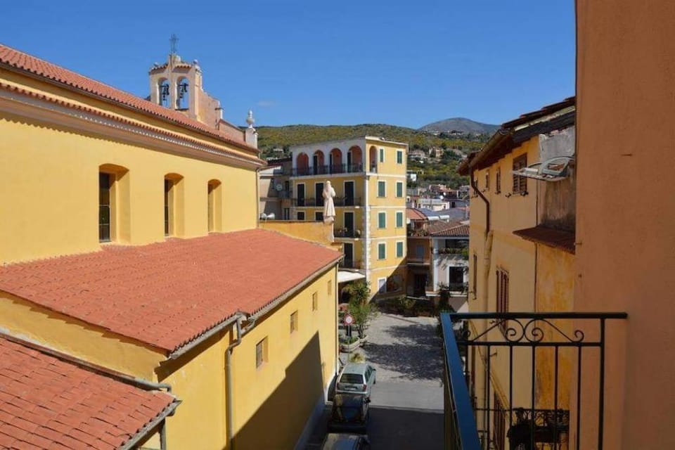 Neighbourhood, Street view