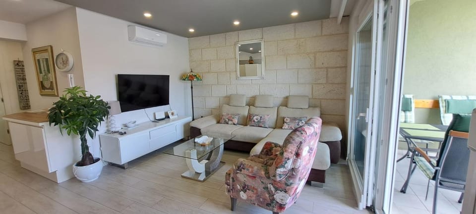 "Modern apartment Matutu" - parking is in the garage Apartment in Makarska