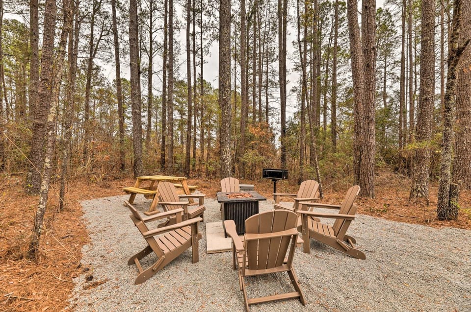 Beautiful New Bern Studio Cabin w/ Fire Pit! Cabin in New Bern