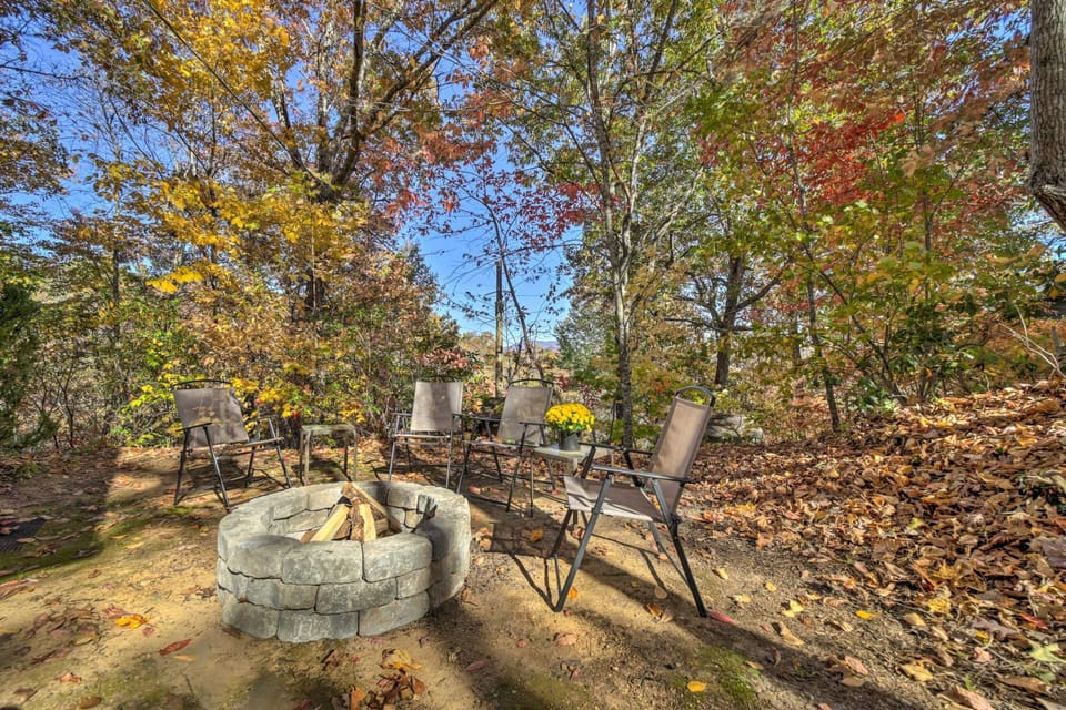 Pet-Friendly Cabin - 1 Mi From Fontana Lake! Cabin in Fontana Lake