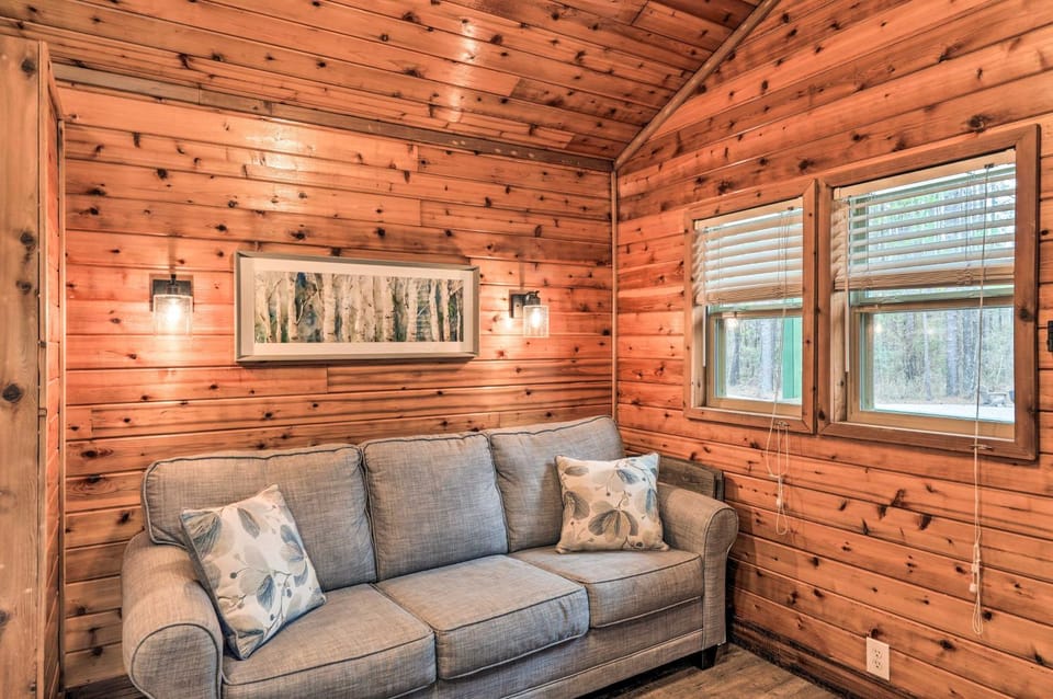 Charming New Bern Log Cabin - Pets Welcome! Cabin in New Bern
