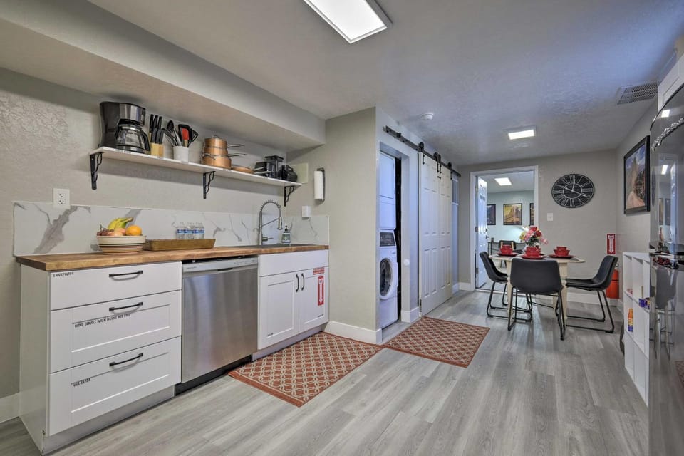 On-Site Trails! Hot Tub Hideaway in Zion Area Apartment in Hurricane