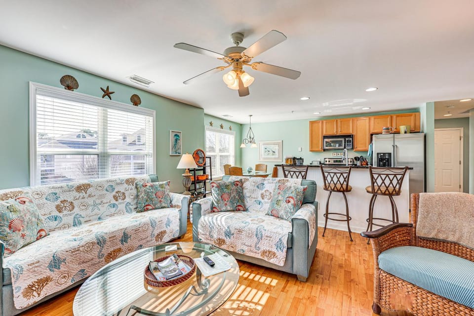 Marina & Beach Club Access: Condo in Southport House in Saint James