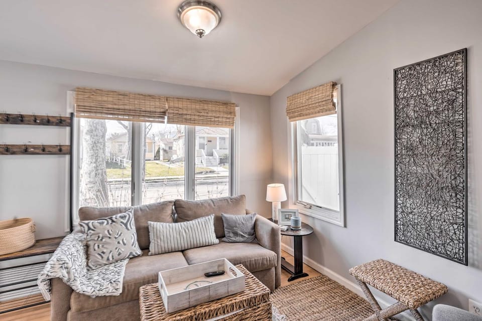 Bright Belmar Cottage < Half Mi to Boardwalk! House in Belmar