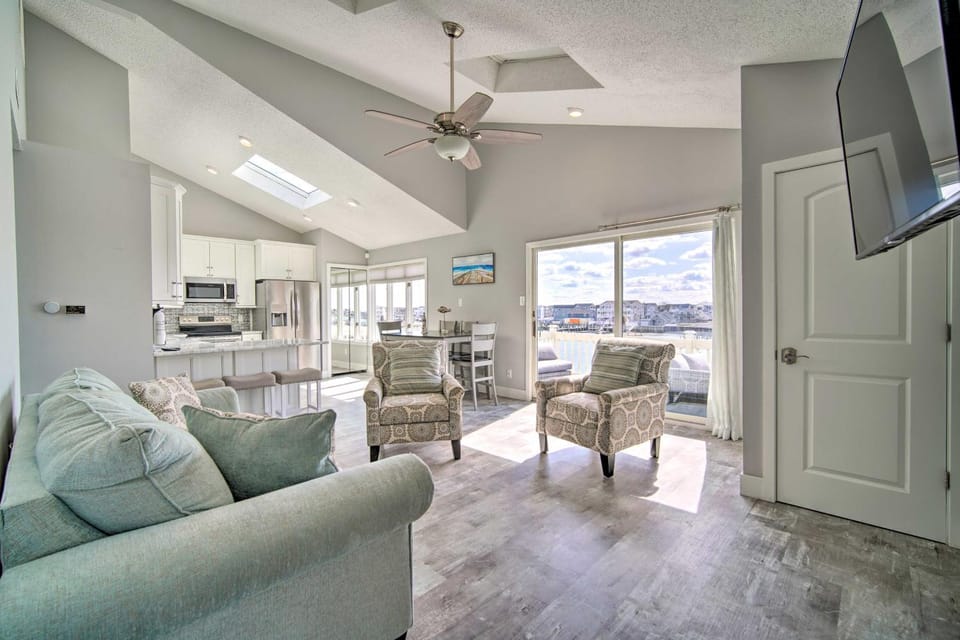 Condo w/ Bay Views ~ 5 Mi to Atlantic City! House in Brigantine