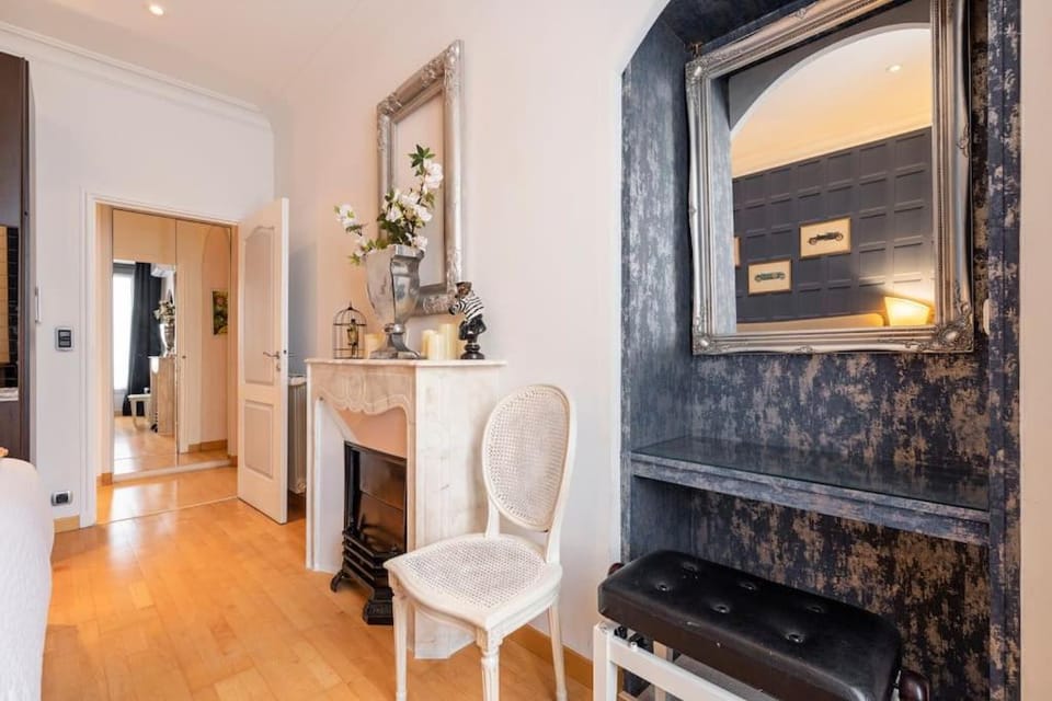 From 1882, romantic flat, in the Golden Square Apartment in Nice