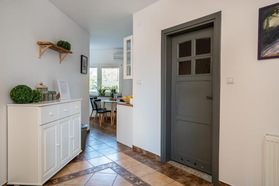 Dining area, kitchen