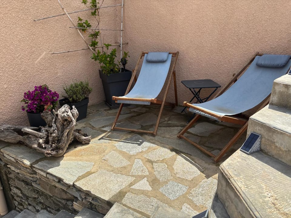 Levé du soleil sur la mer House in Corsica
