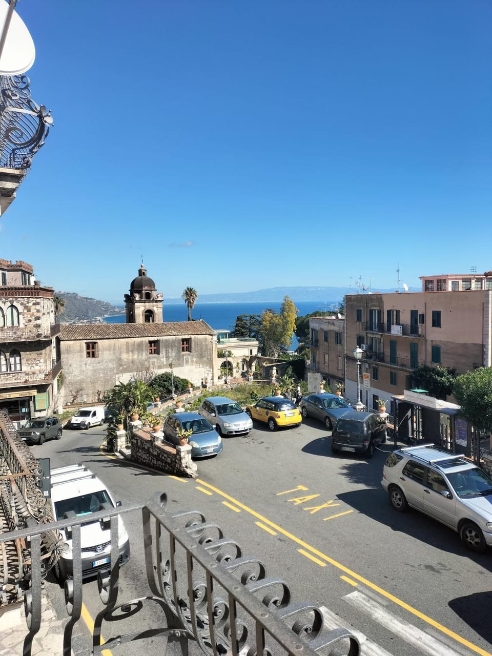 Day, Natural landscape, Sea view, Street view