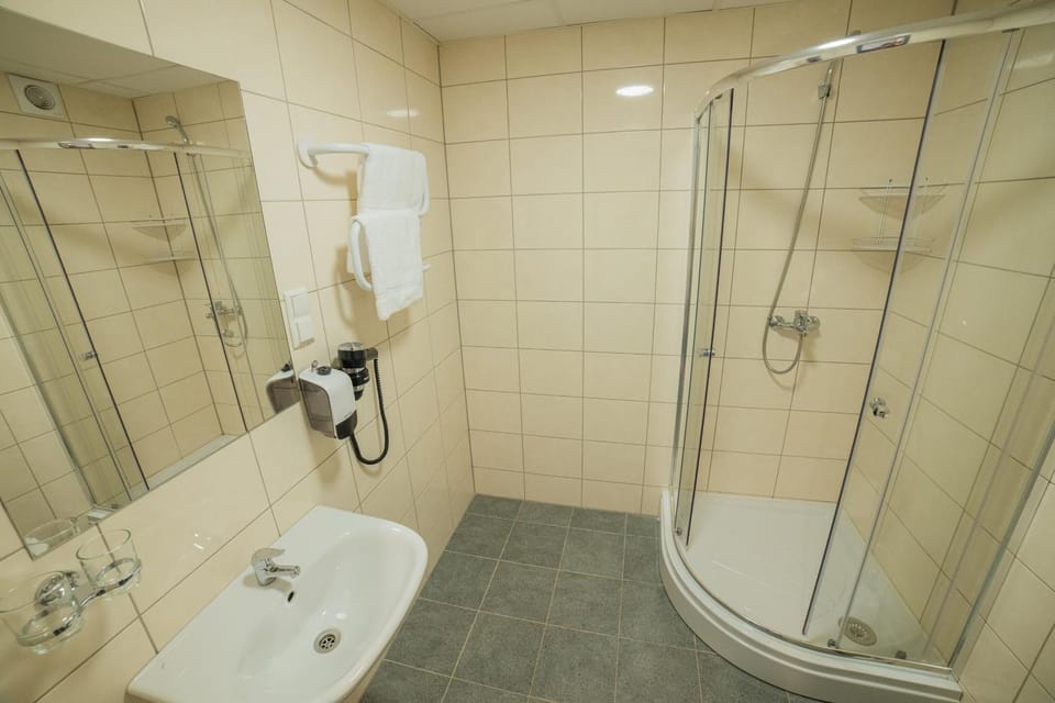 Shower, Bathroom, towels