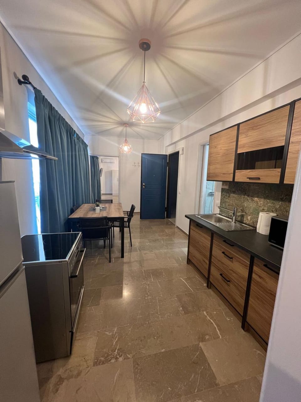 Kitchen or kitchenette, Dining area, minibar