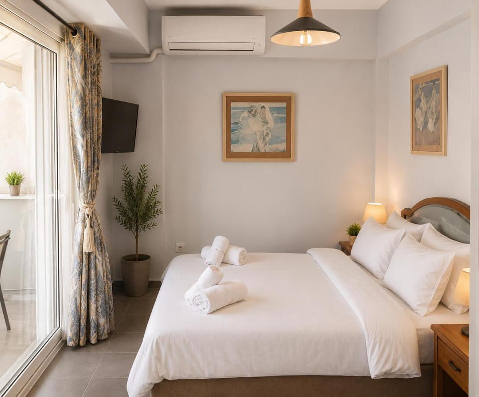 Bed, TV and multimedia, Photo of the whole room, Bedroom, towels, air conditioner