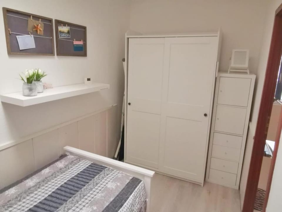 Obj 84 Meerblick Fewo für 2 bis 3 Personen strandnah, WLAN Apartment in Lubeck