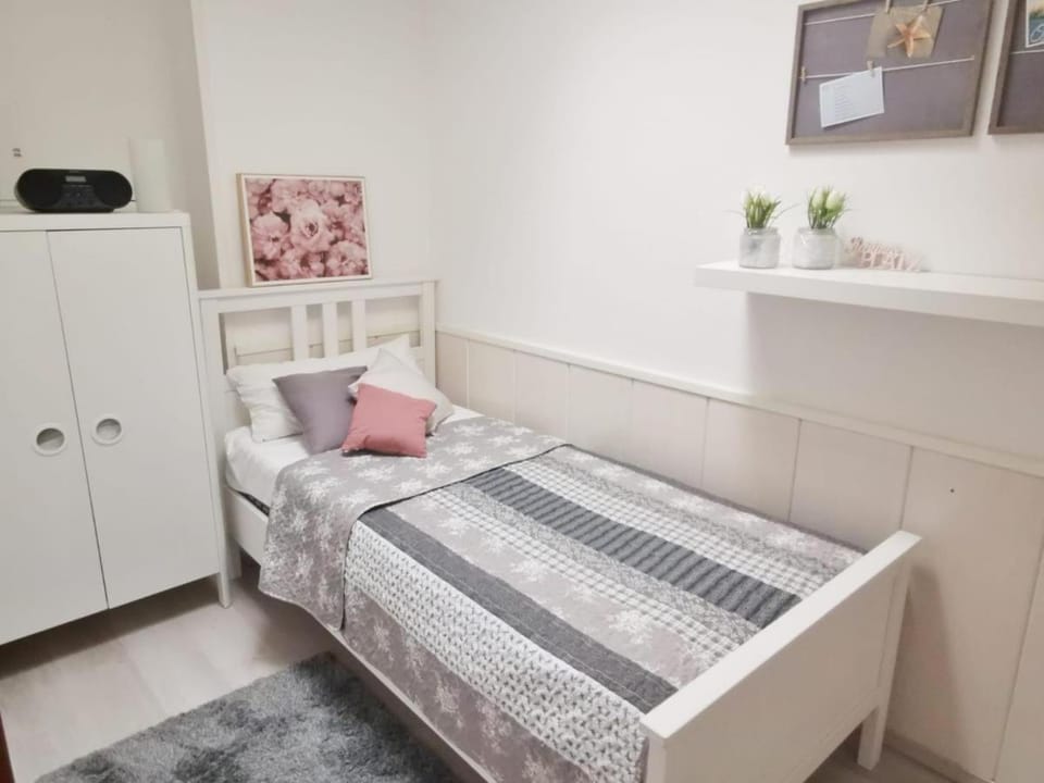 Obj 84 Meerblick Fewo für 2 bis 3 Personen strandnah, WLAN Apartment in Lubeck