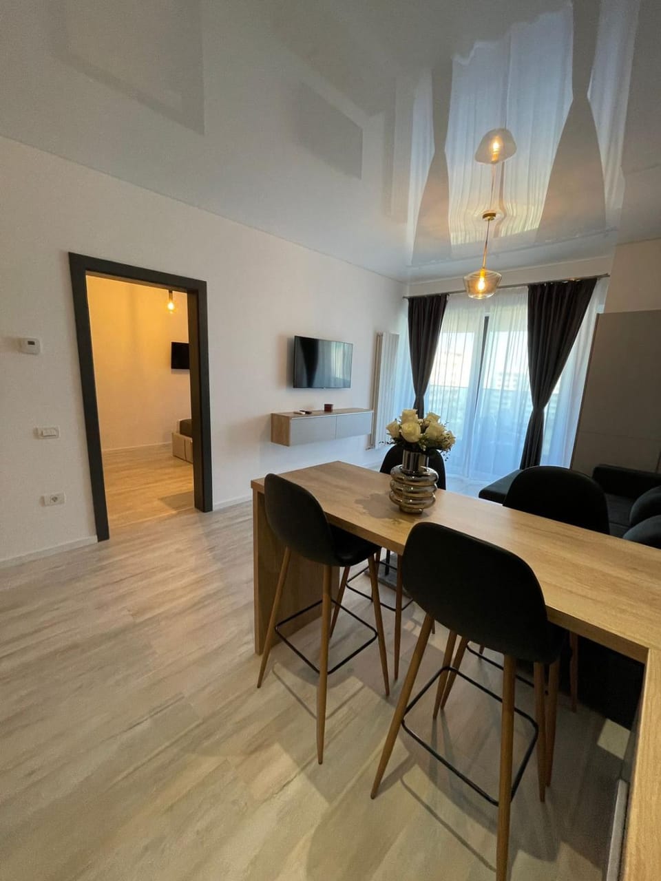 Communal lounge/ TV room, TV and multimedia, Living room, Dining area
