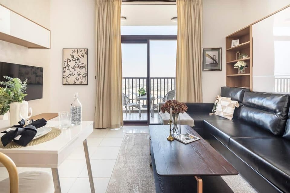 Frank Porter - Starz by Danube Apartment in Dubai