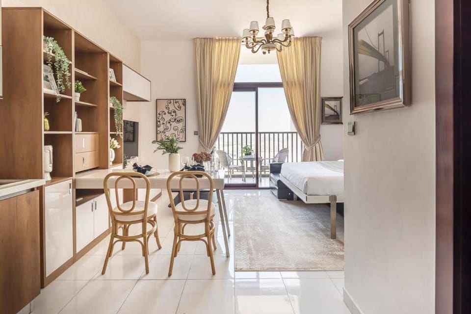 Frank Porter - Starz by Danube Apartment in Dubai