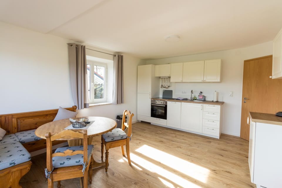 Kitchen or kitchenette, Living room, Seating area, Dining area, Communal kitchen, stove, stove, kitchen, kitchen
