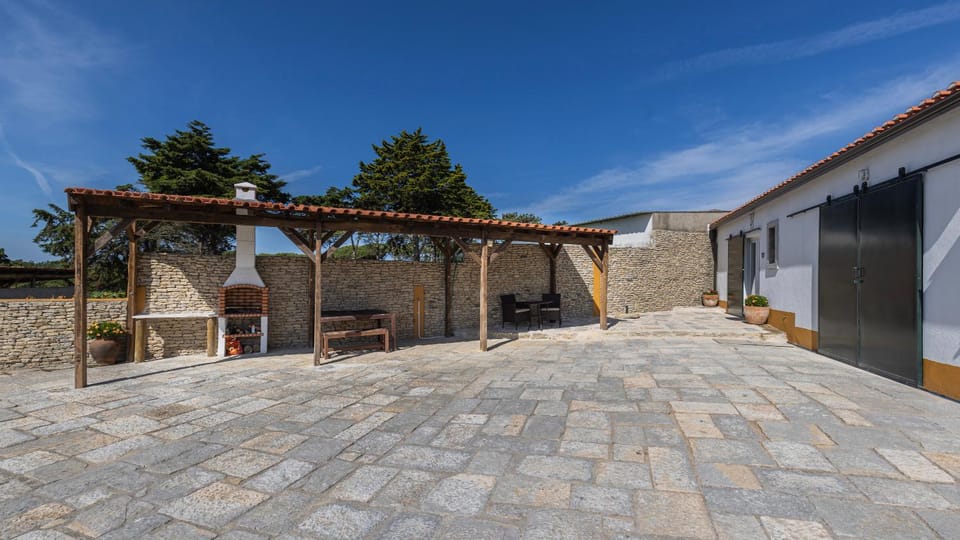 Patio, BBQ facilities