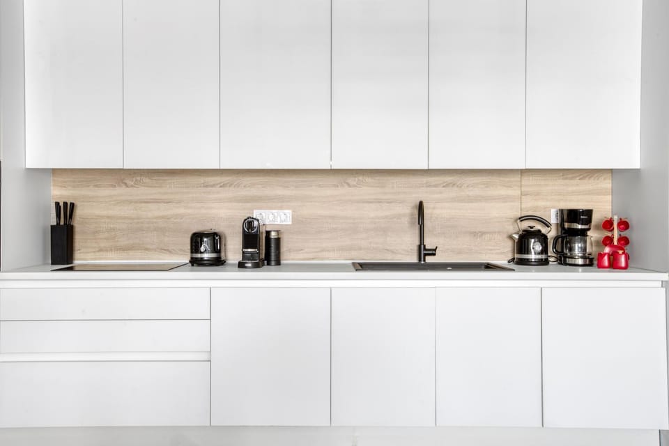 Coffee/tea facilities, dishwasher, stove, toaster, washing machine, kitchen