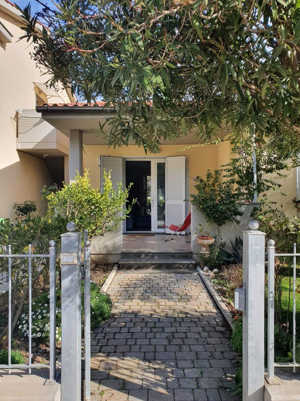 Facade/entrance