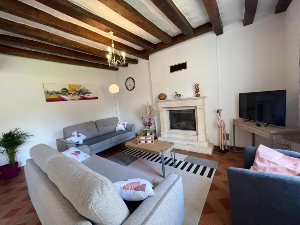 TV and multimedia, Living room, Seating area, flat iron