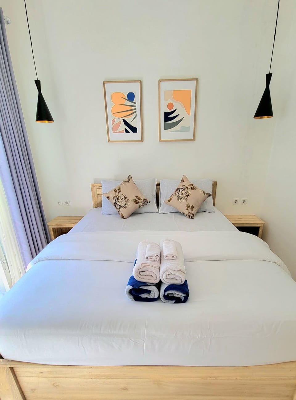 Bed, Photo of the whole room, Bedroom, towels