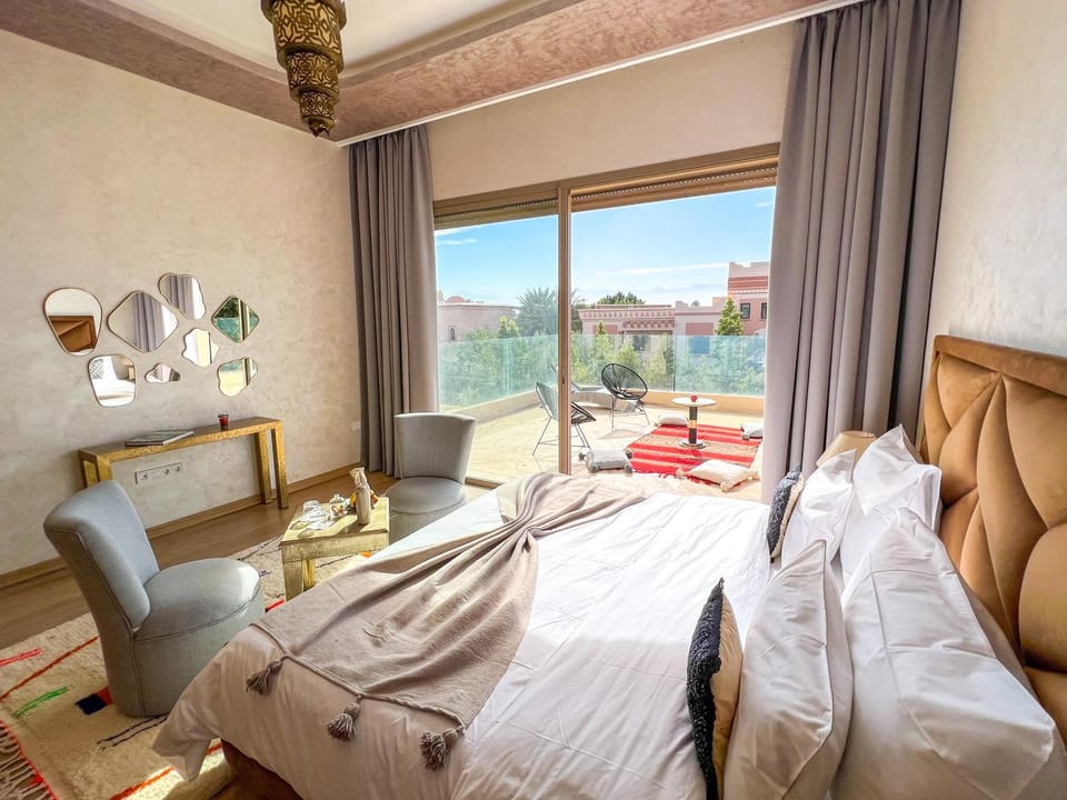 Bed, Balcony/Terrace, Photo of the whole room, Dining area