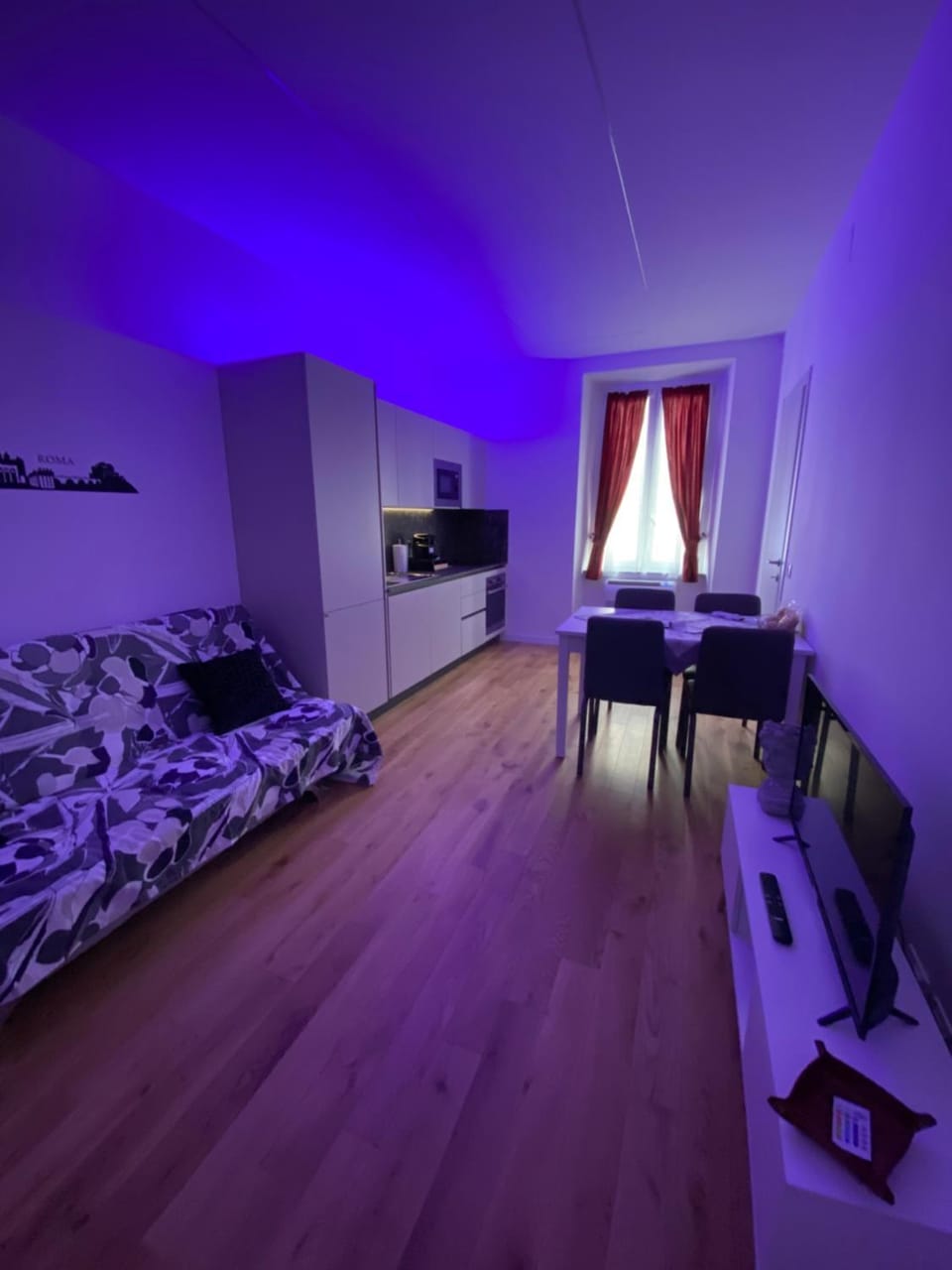 Kitchen or kitchenette, Living room, kitchen