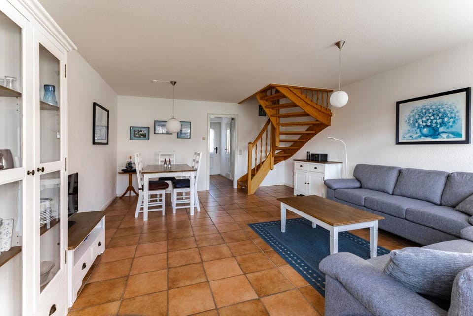 Living room, Seating area, Dining area, pet friendly