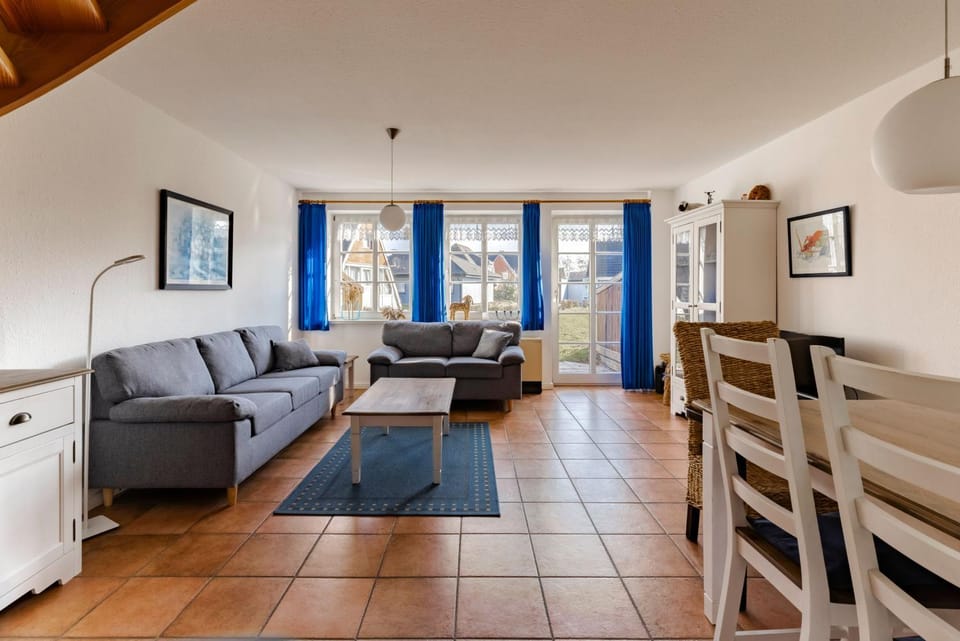 Living room, Photo of the whole room, Seating area, Dining area