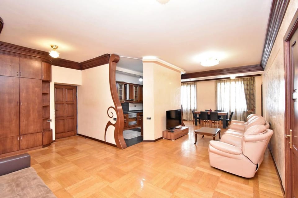 TV and multimedia, Kitchen or kitchenette, Living room, Seating area