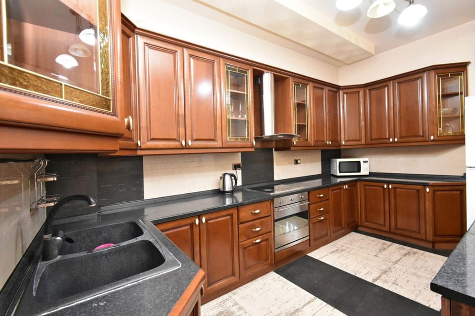 Kitchen or kitchenette, Seating area, dishwasher, minibar, stove