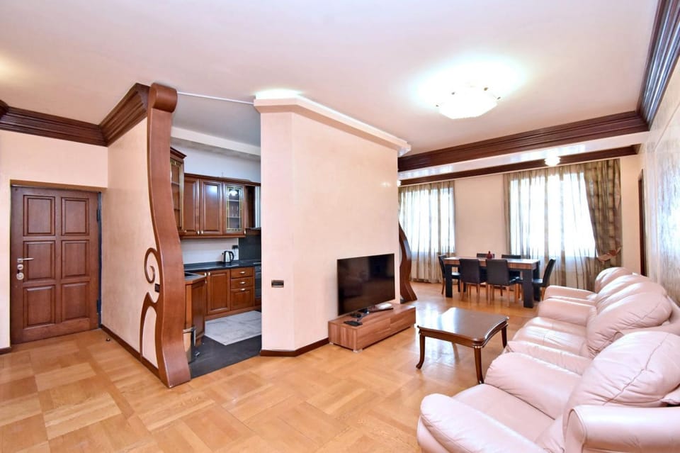 Communal lounge/ TV room, TV and multimedia, Living room, Seating area, Evening entertainment