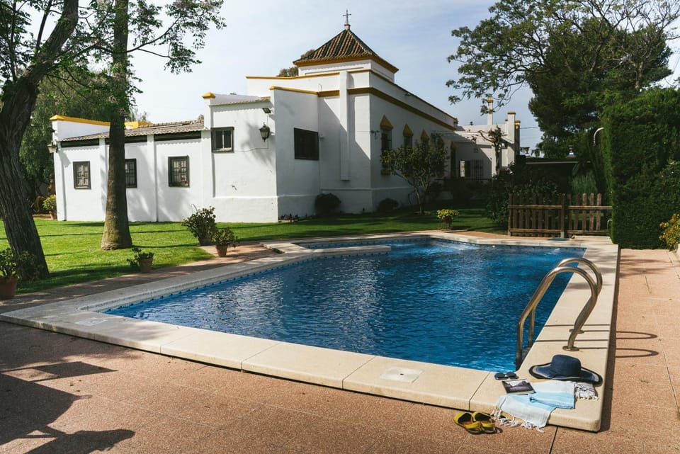 Property building, Swimming pool, Swimming pool