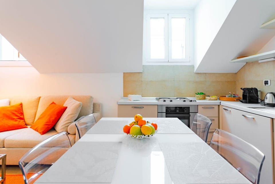 Dining area, kitchen