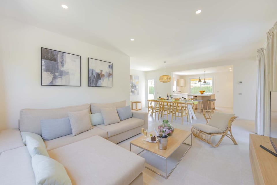 Communal lounge/ TV room, Living room