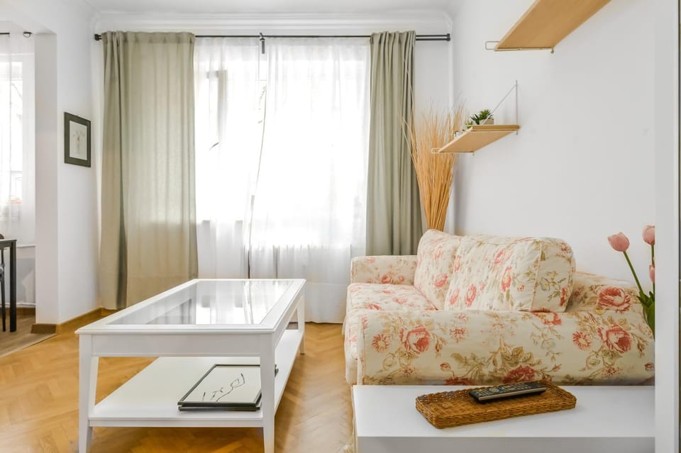 Living room, Photo of the whole room, Seating area