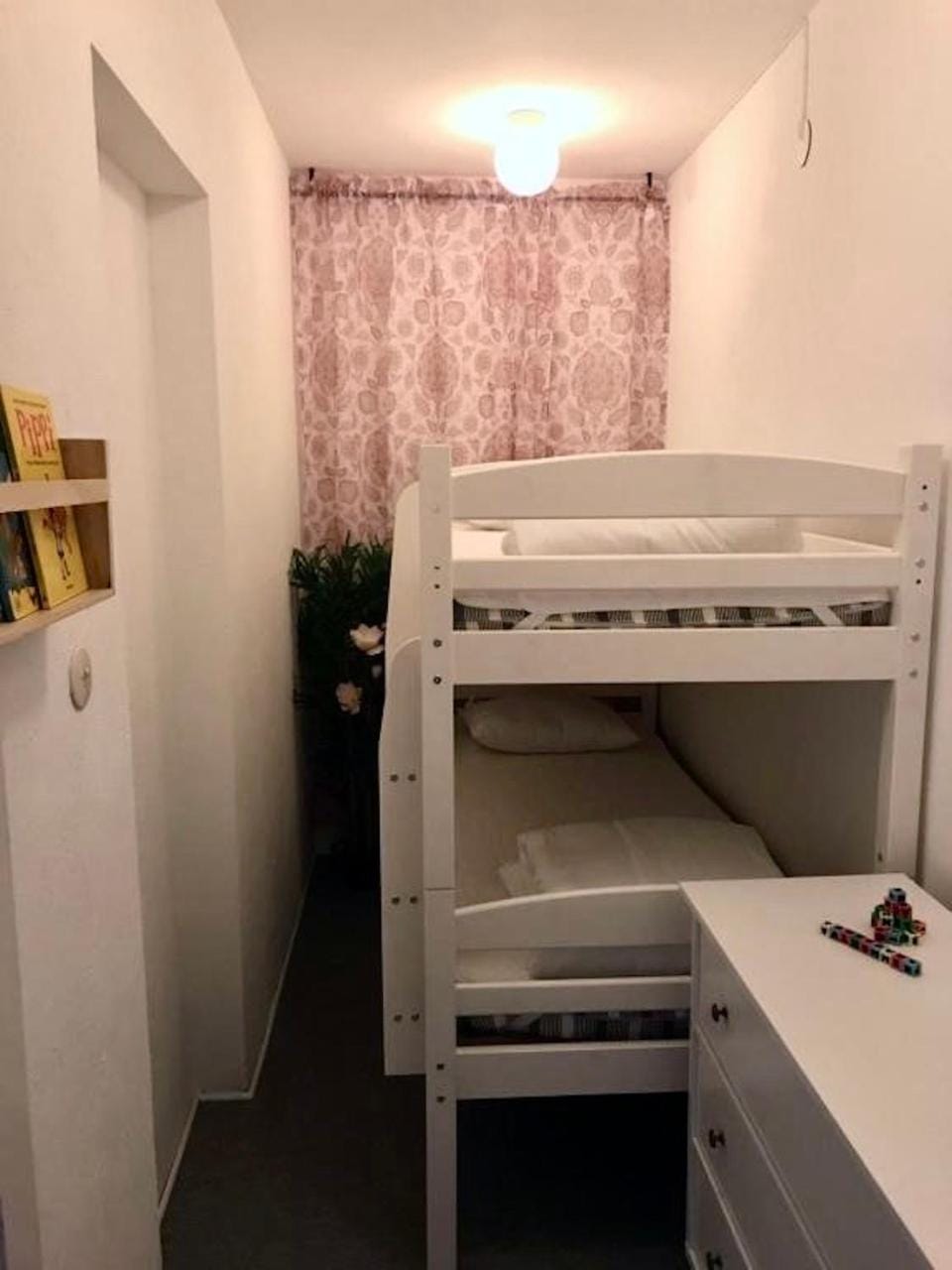 Bedroom, bunk bed